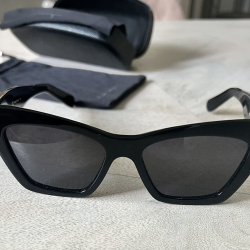 Salvatore Ferragamo Sunglasses like new, black