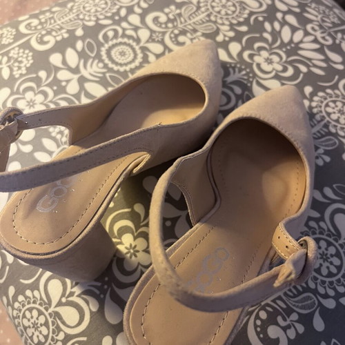 GoGo Shoes beige pumps size 37