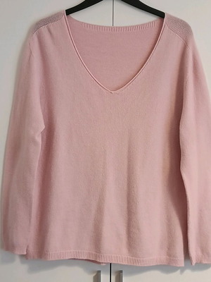 Women's V-neck sweater pink size L like new