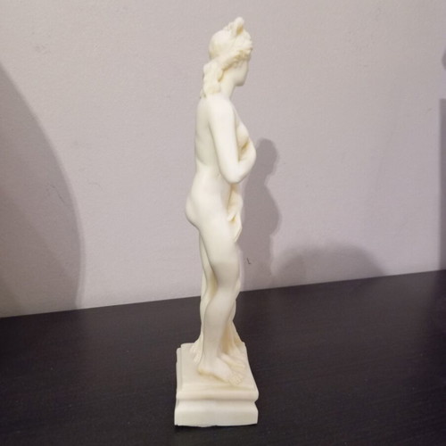 Alabaster statue Kori in like new condition, height 24.5 cm