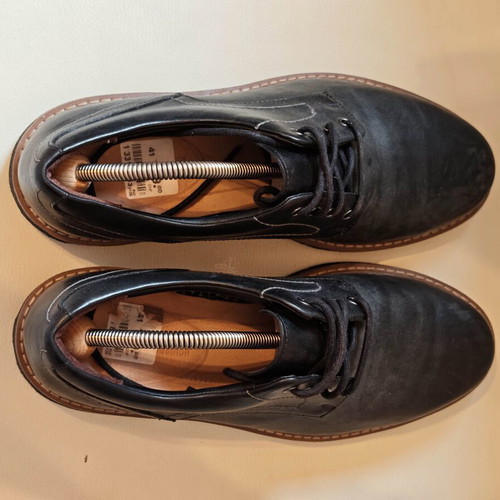 Clarks Batcombe Hall leather Derby shoes, size 41, black