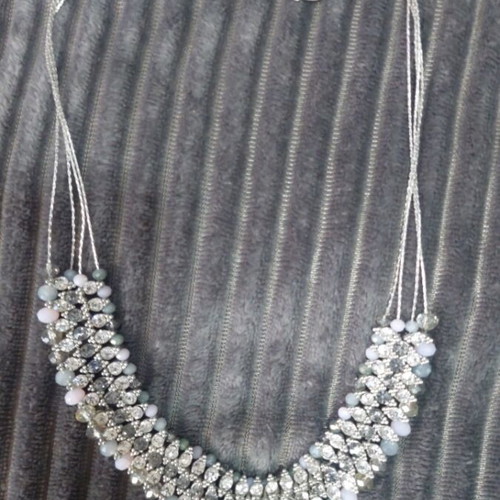Necklace with rhinestones and crystals like new in silver tone