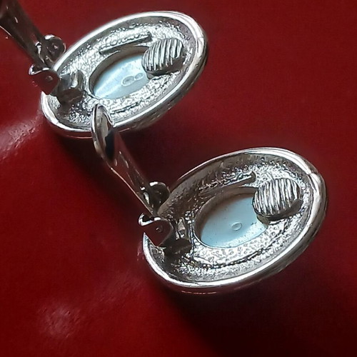 Clip-on earrings vintage 2.5 cm diameter with stamps, like new