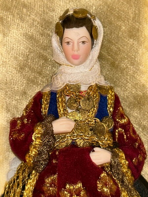 Traditional doll vintage like new, 20cm
