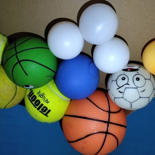 Crazy balls set like new, 60 rubber and 25 plastic pieces