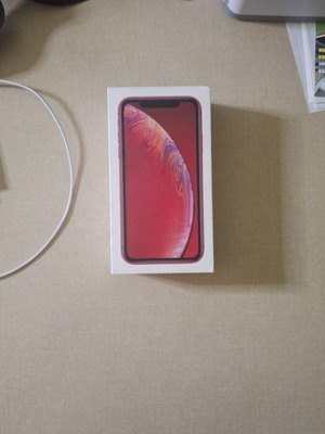 iPhone XR 128GB red, like new, 82% battery health