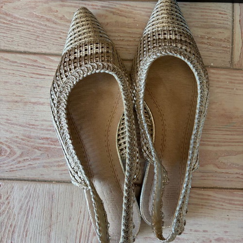 Gold sandals with low heel like new, size 38
