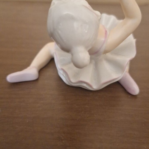 Porcelain Ballerina Figurine like new, 9x8 cm