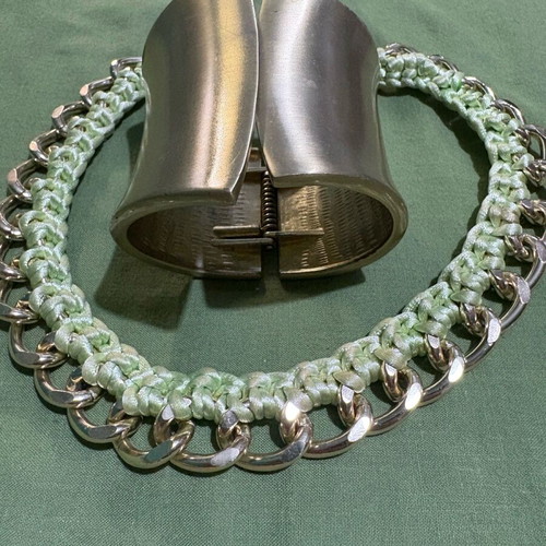 Jewelry set like new, green and gold colors