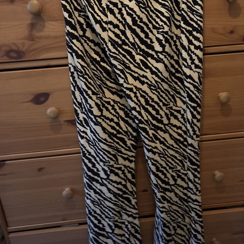 Pants size M like new, black and white patterned