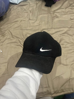 Nike καπέλο σαν καινούργιο, μέγεθος L, μαύρο