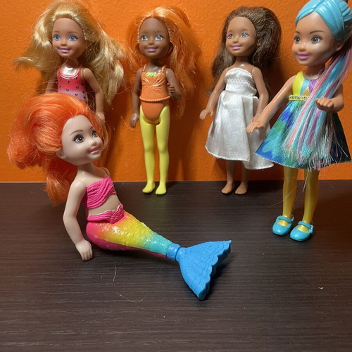 Barbie Chelsea doll set with 4 dolls and 1 mermaid, like new