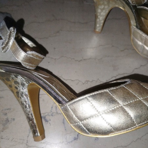 A To Z Greek gold sandals like new, size 39