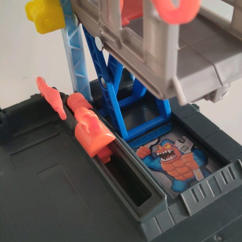 Hot Wheels parking used