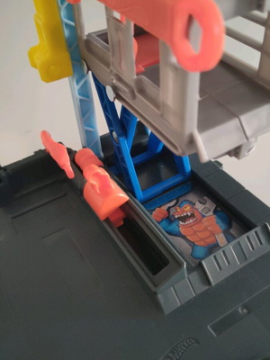 Hot Wheels parking used