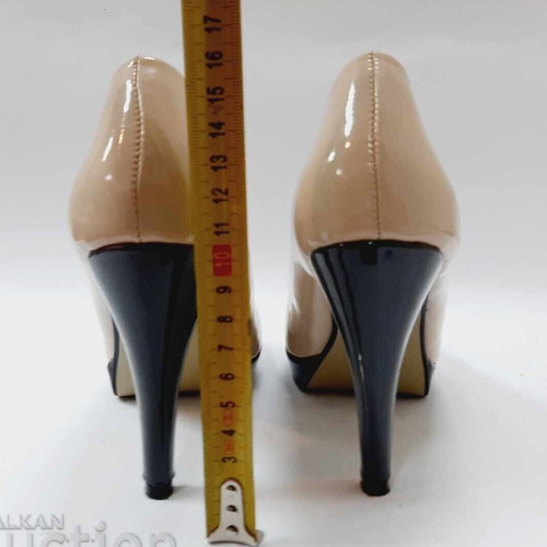 Vintage Italian high heel shoes used, beige patent leather with black heel