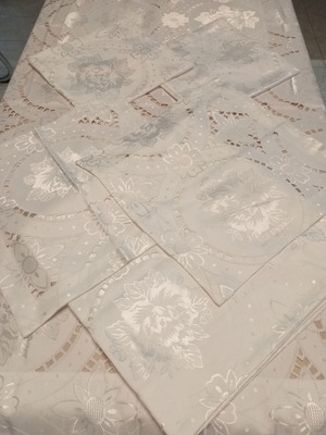Set of 7 white satin table linens and napkins, new