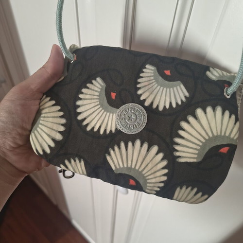 Kipling shoulder bag like new with floral design and practical cord closure