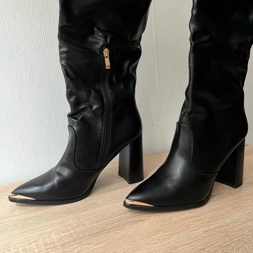 Luigi knee-high boots like new, size 40, black and gold