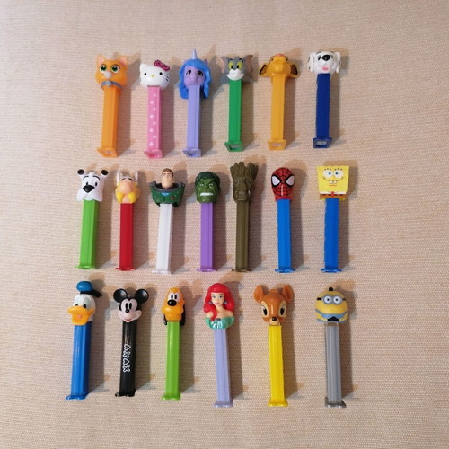 Pez candy dispensers set of 20 like new, Disney and Marvel characters