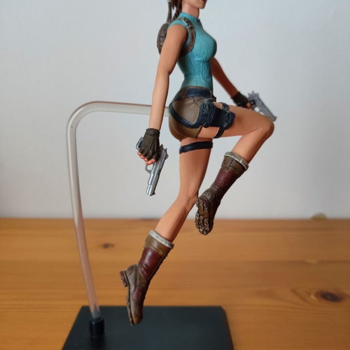 Lara Croft Tomb Raider Anniversary 2007 collectible figure with base and pistols