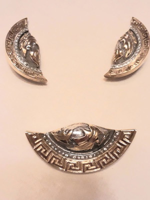Jewelry set with clip-on brooch and earrings crescent-shaped with leaf motifs