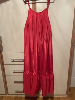 Red dress new, one size, satin-like fabric, open back