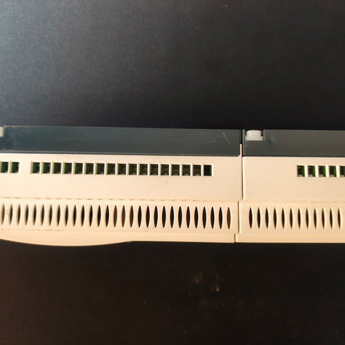 Schneider Electric Zelio Logic SR3B261FU with SR3XT141FU expansion and SR2CBL01 cable