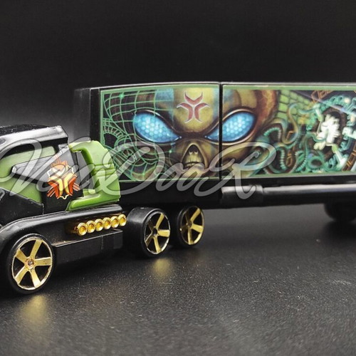 Hot Wheels Truckin Transporters Alien Artifact Recon Unit truck used