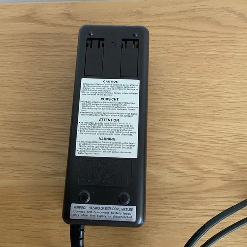 Sanyo NC-1239 Battery Charger like new for Cadnica batteries