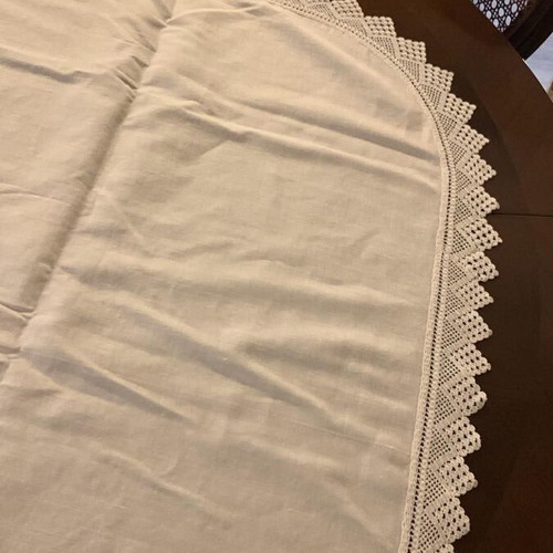Tablecloth with handmade lace 1.44 x 1.44 m