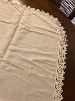 Tablecloth with handmade lace 1.44 x 1.44 m
