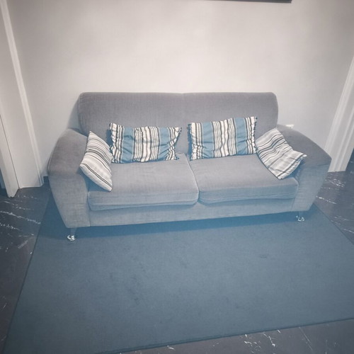Two-seater sofa used, 193 cm length, 83 cm depth, 87 cm height