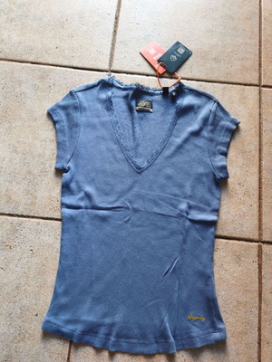 Superdry γυναικείο μπλουζάκι με V λαιμόκοψη σε μπλε, μέγεθος S