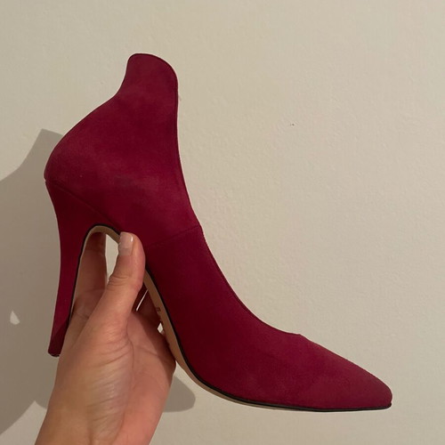 Red velvet pumps used, size 40