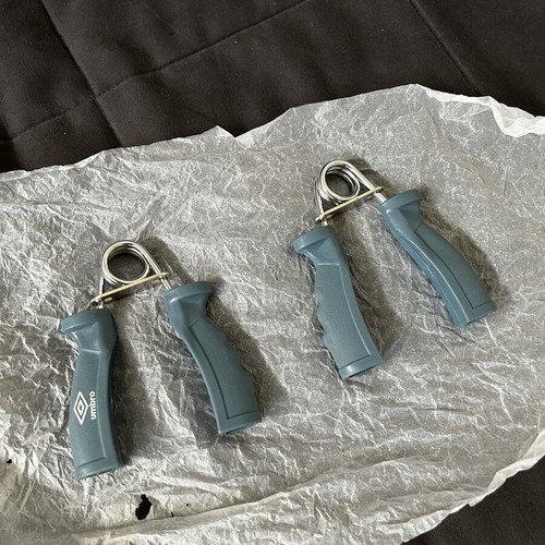 Grip trainer like new with gym handles