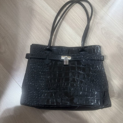 Handbag used, black with multiple inner pockets