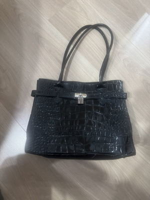 Handbag used, black with multiple inner pockets
