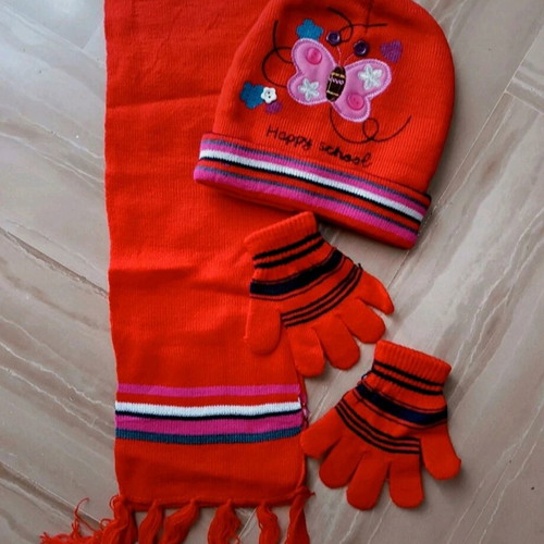 Children's set with hat, scarf, and gloves new, red