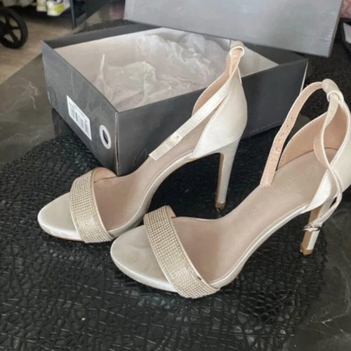 Envie Shoes white strass sandals like new, size 37