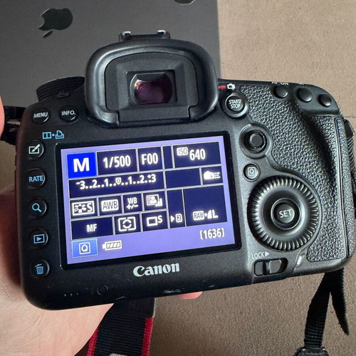 Canon 5D Mark III full-frame camera, 22 megapixels
