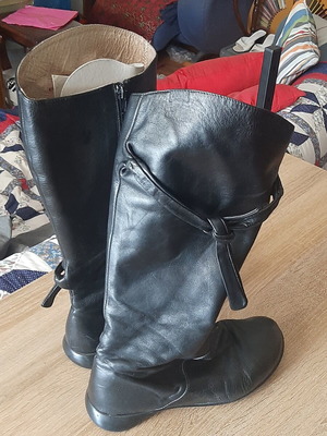 Camper boots like new, black leather, size 37