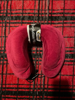 Cabeau travel neck support pillow new with carrying case