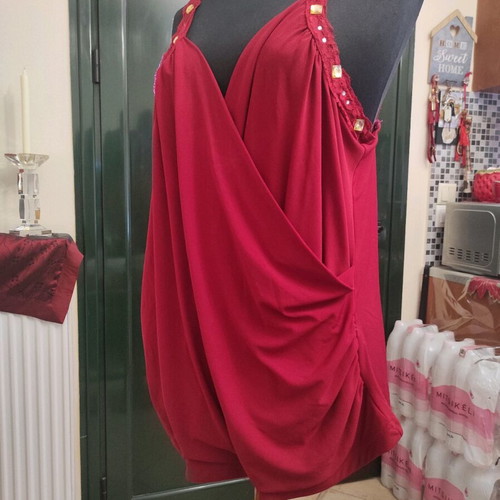 Tirante top new, red with stones on straps