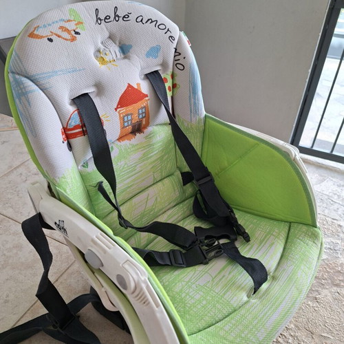 Cam Baby Feeding Chair like new with tray