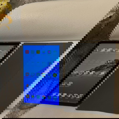 Huawei MediaPad M5 Lite 10.1" таблет като нов с WiFi и калъф