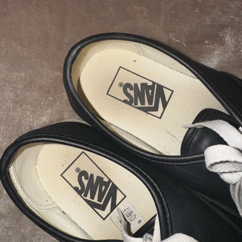 Vans leather athletic shoes like new, size 37, black