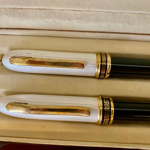 Pen and pencil set like new with wooden case and gold details