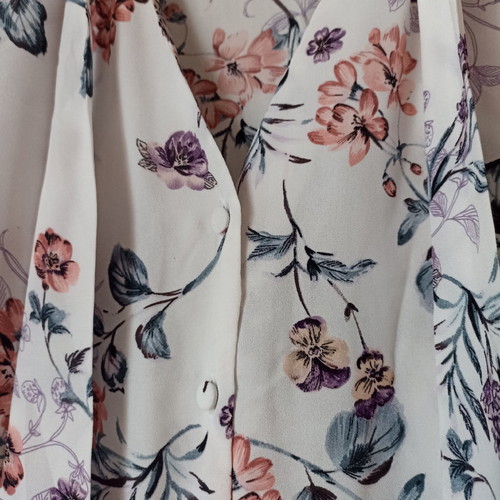 Floral chiffon shirt L/XL new with covered buttons