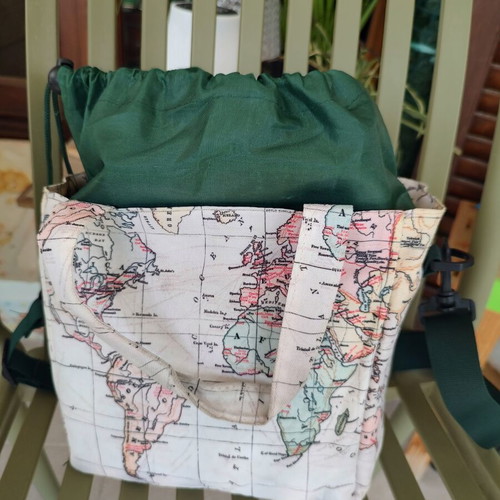 Tote bag with world map design "To Travel Is To Live"